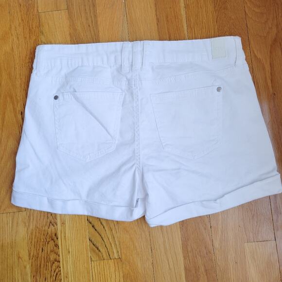 CP Jeans White Shorts Size 9 Rolled Cuff, Stretchy Summer Short, Belt Loops - Picture 2 of 4